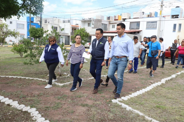 AUDIO-Supervisa Luis Nava acciones de mejoramiento en condominios de la colonia La Loma