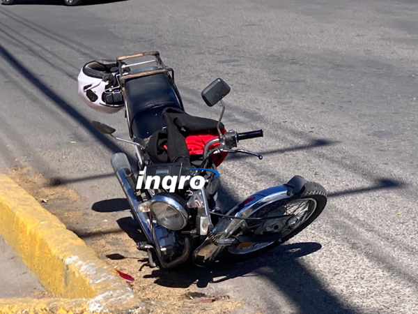 AUDIO: Choca motociclista contra auto en Plaza Norte