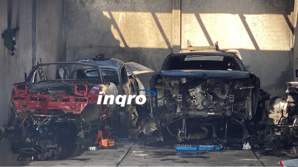 AUDIO: Incendio en taller mecánico, dejó importantes daños materiales en al menos 5 vehículos