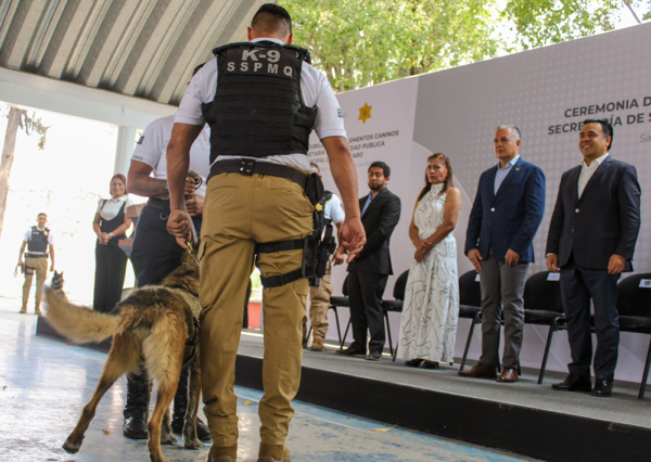 Jubila Policía Municipal a ocho elementos caninos del grupo K9