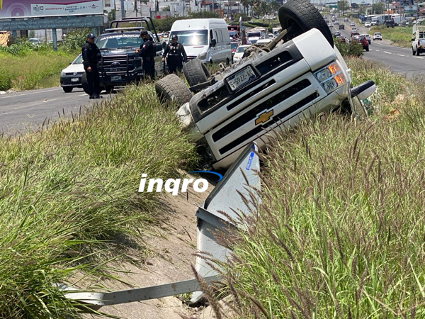 AUDIO: Vuelca camioneta en el Sur Poniente