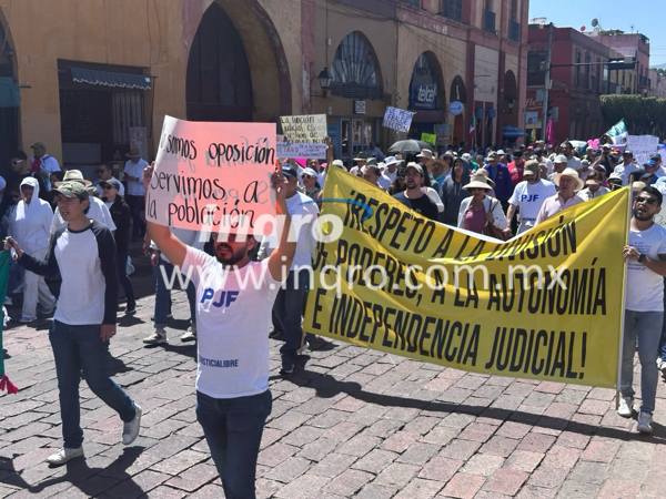 Familias de trabajadores del Poder Judicial se suman a manifestación