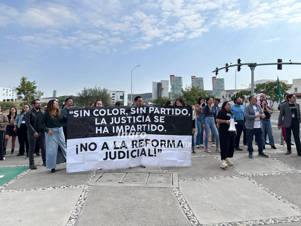 Trabajadores del PJF se manifiestan por fuera del Congreso para que los diputados no aprueben