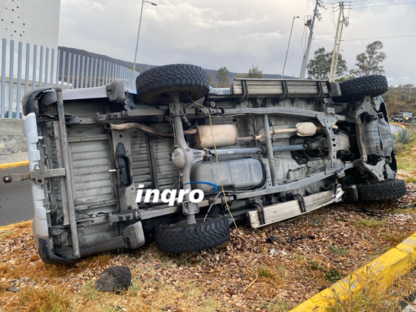 AUDIO: Vuelca camioneta en la carretera a Huimilpan