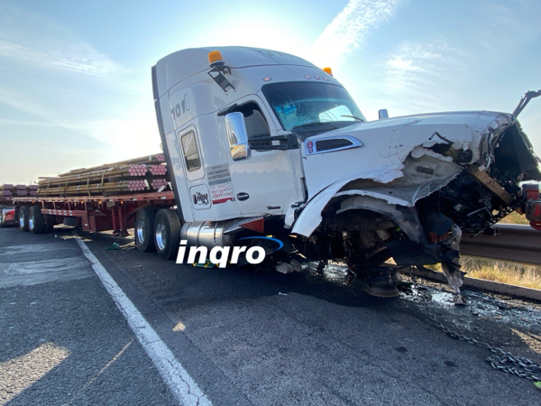 AUDIO: Se quedó dormido al volante e impactó camiones de personal en la cuota Celaya