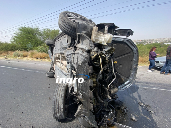 AUDIO: Vuelca auto en el Surponiente