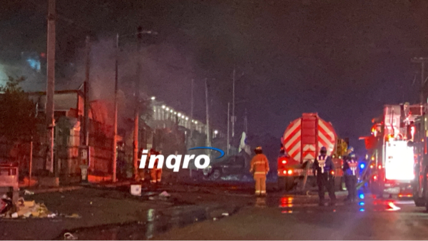 AUDIO: Incendio consume cuatro locales improvisados en la Central de Abastos