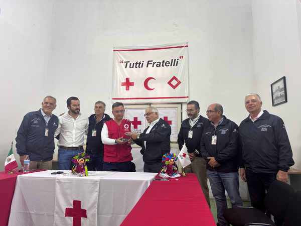 Dona Decanato de la Santa Cruz 150 mil pesos a la Cruz Roja Querétaro