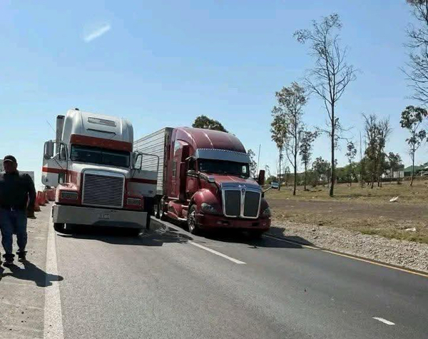 AUDIO-Transportistas bloquean por inseguridad en carreteras y costos excesivos de casetas: Gudiño